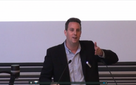 Sylvain Bréchet lors des sa conférence "Big Bang et création : l'univers est-il intelligible"